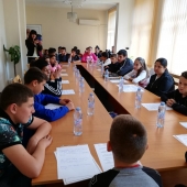 Заседание на "Общински съвет - Николаево" - водено от "председателя" Вели Велинов